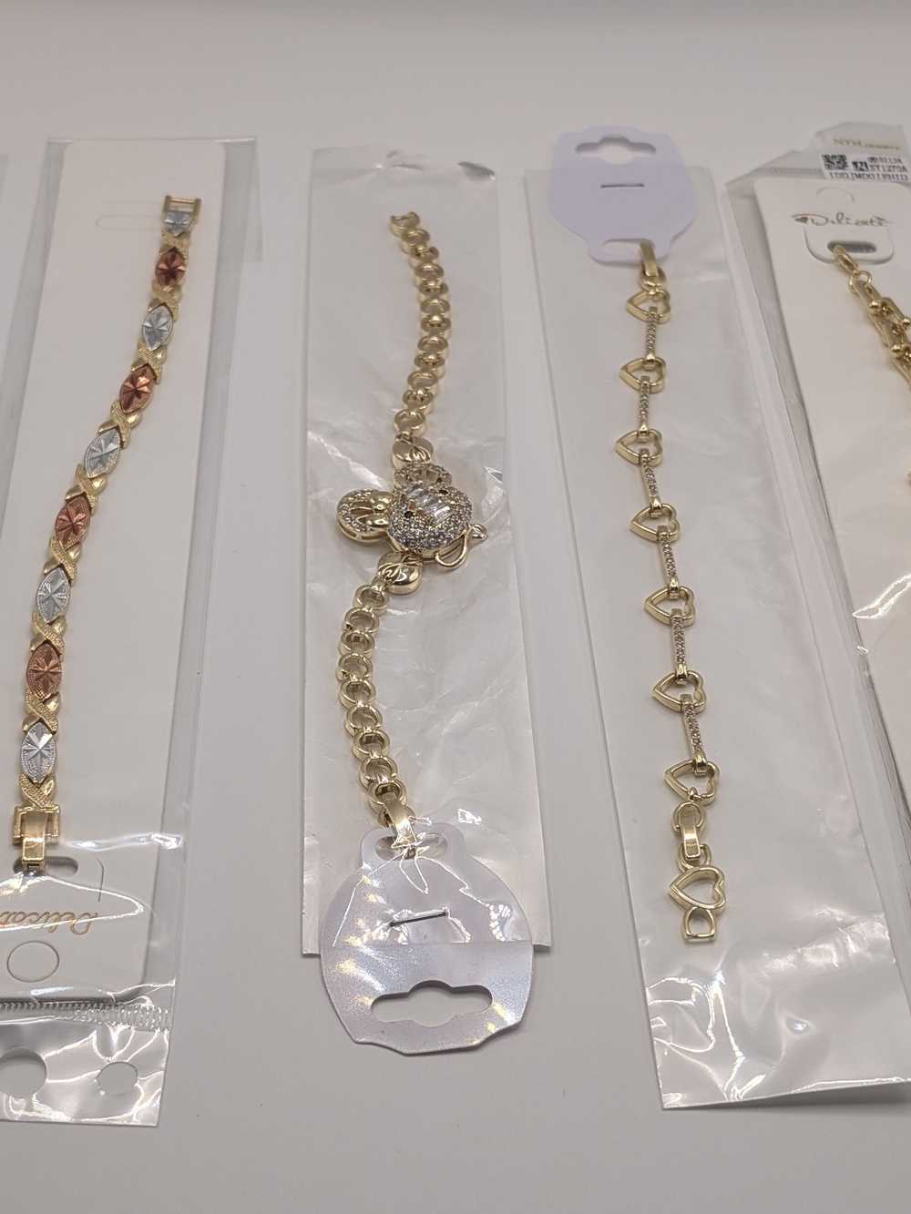 Gold Tone Women's Heart & Charm Bracelet - Unbranded
